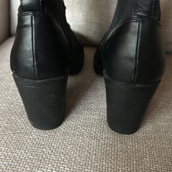 XOXO Stylish Black Women's Ankle Boots - Picture 4 of 7